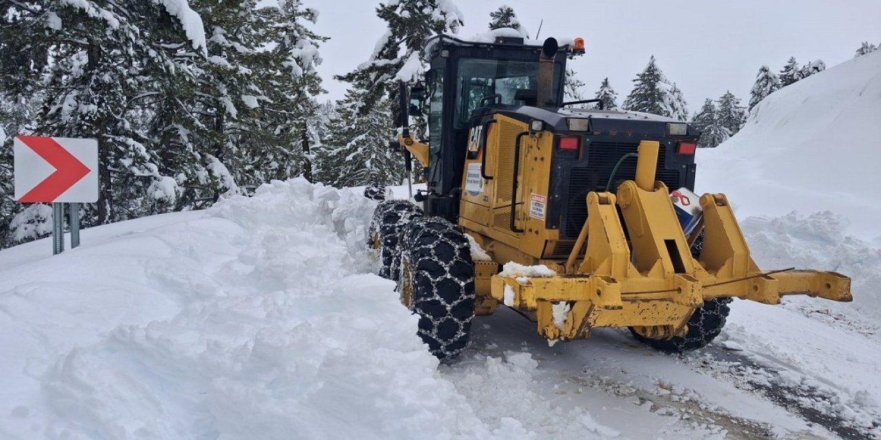 Kırsalda Kar Seferberliği; Büyükşehir Ekipleri 7/24 Sahada