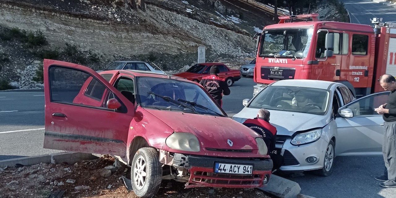 Kahramanmaraş’ta iki otomobil çarpıştı: 2 yaralı 