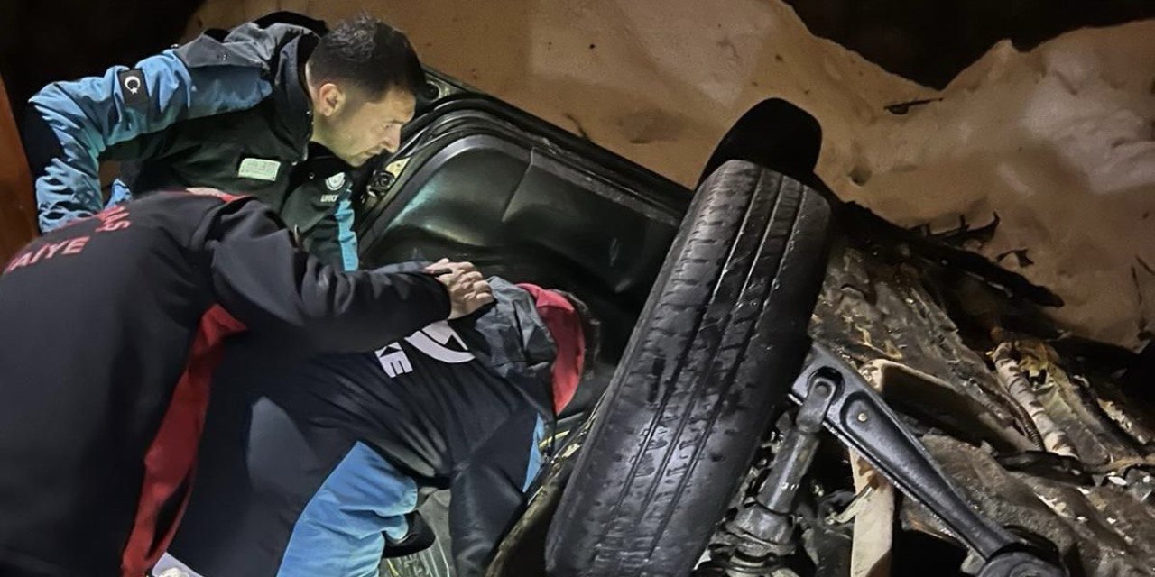 Kahramanmaraş’ta otomobil köprülü kavşaktan aşağı düştü: 3’ü ağır 6 yaralı 