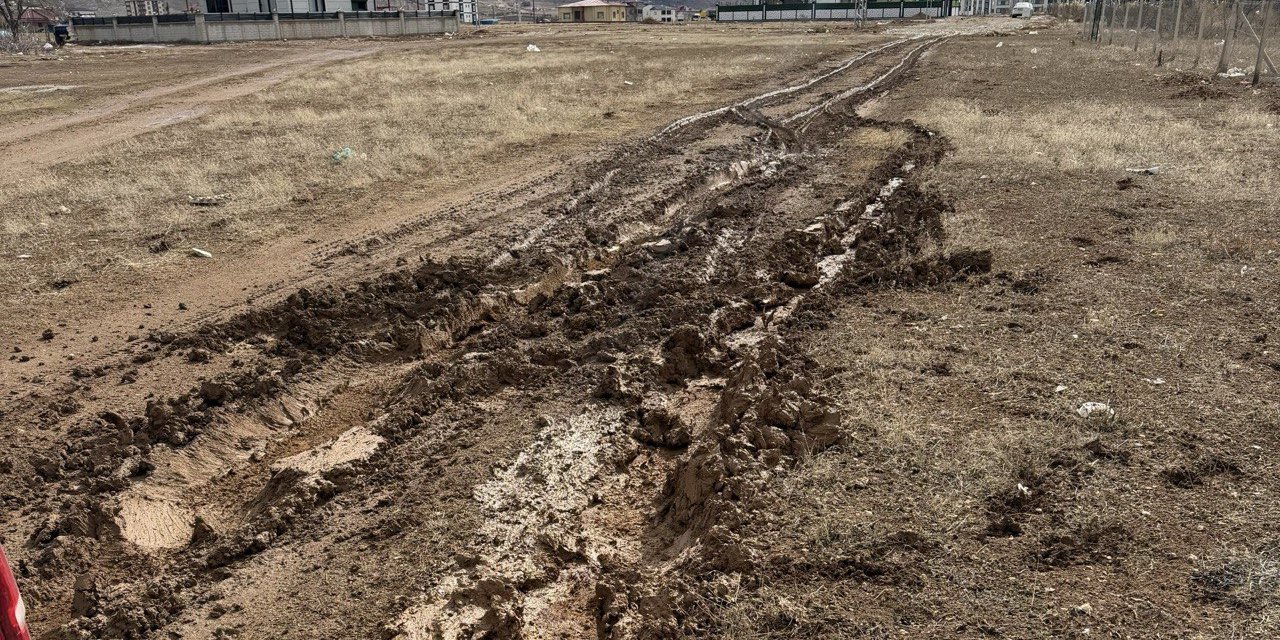 Elbistan’da Çamur Tepkisi 