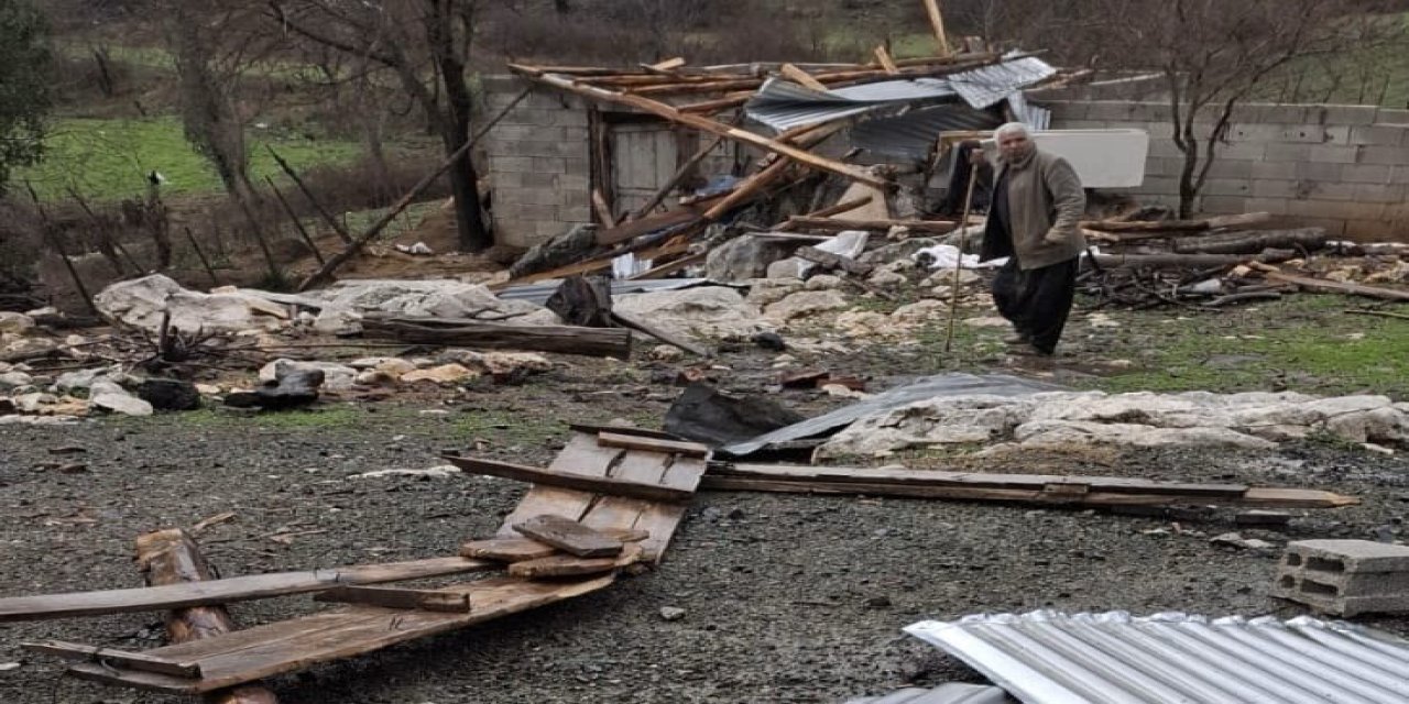 Andırın’da Hortum Hayatı Felç Etti