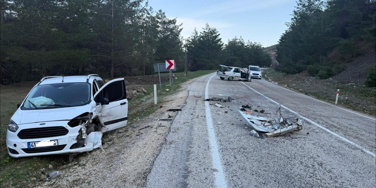 Kahramanmaraş’ta hafif ticari araç ile otomobil kafa kafaya çarpıştı: 1 yaralı 
