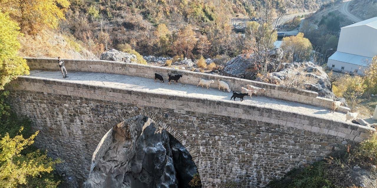 Kahramanmaraş’ta 15. Yüzyıldan Kalan Tarihi Köprü Depremlere Meydan Okudu