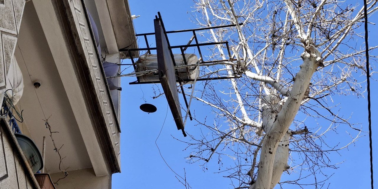 Kahramanmaraş’ta şiddetli rüzgar 