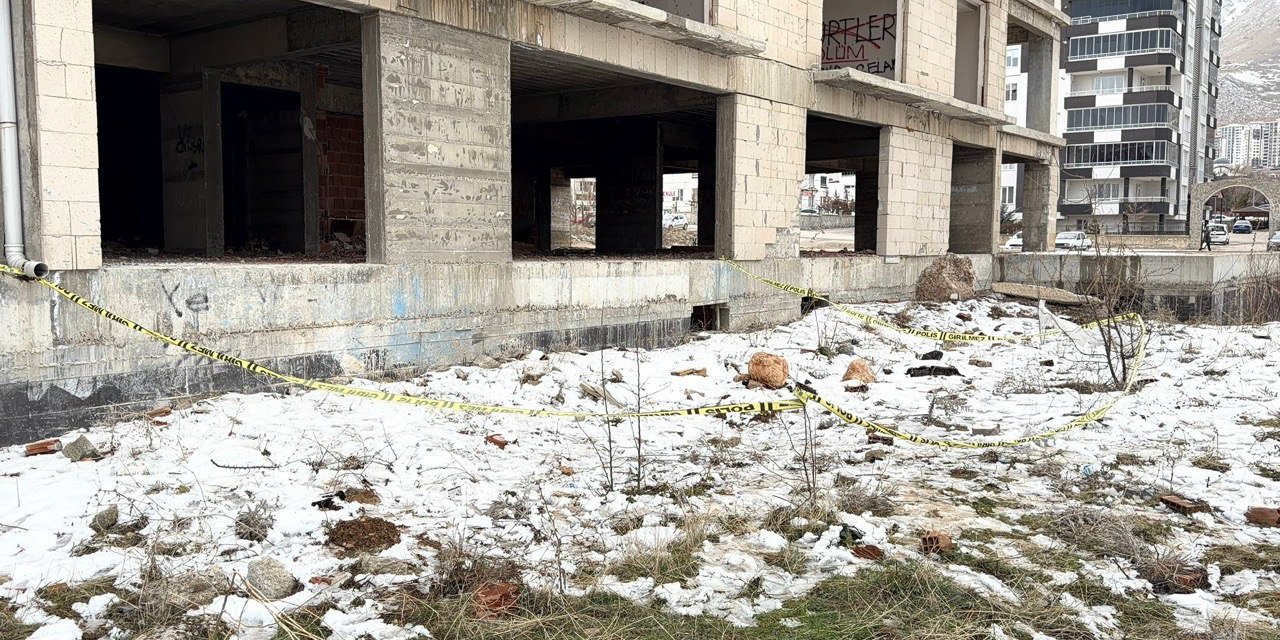 Kahramanmaraş’ta 18 Yaşındaki Genç Kız İnşaattan Atlayarak Hayatını Kaybetti