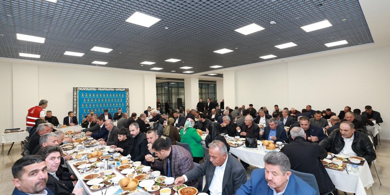 Başkan Toptaş, muhtarlarla iftar sofrasında buluştu