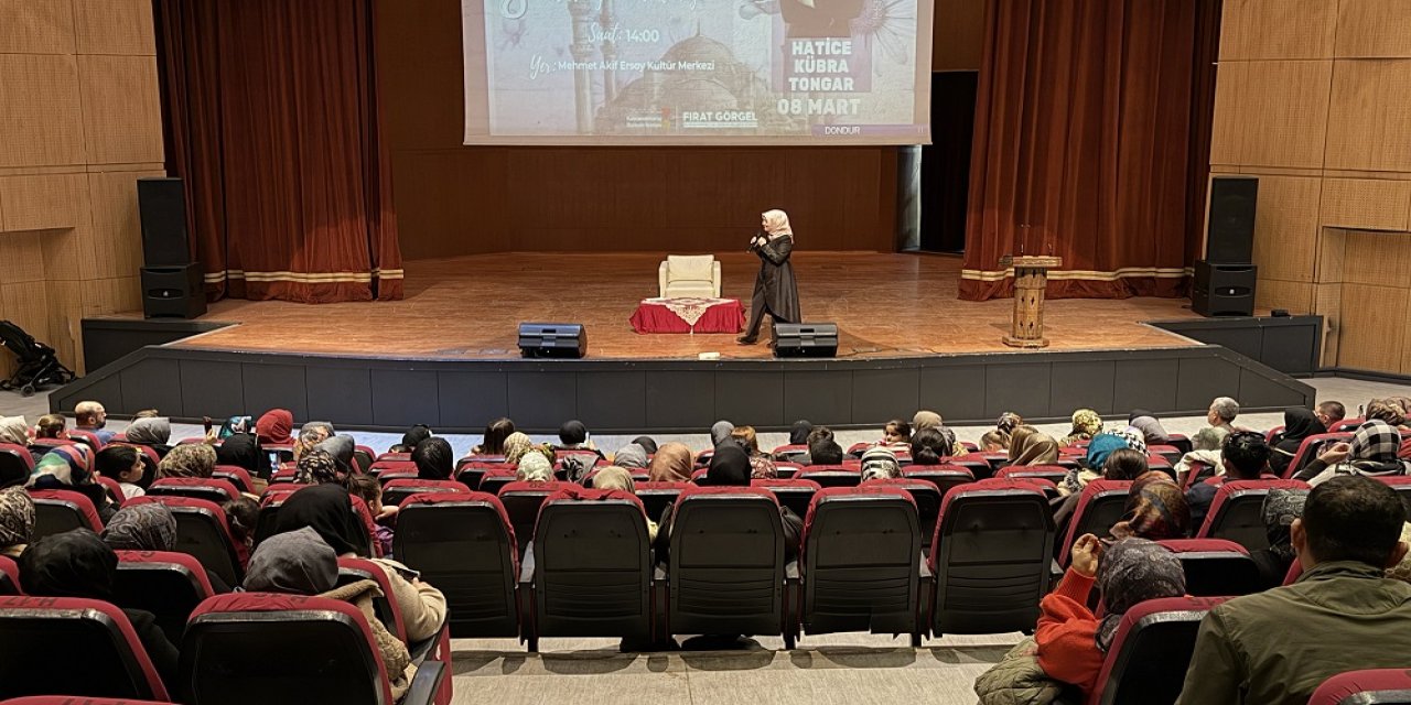 Hatice Kübra Tongar’la Kadının Aile ve Toplumdaki Önemi Konuşuldu