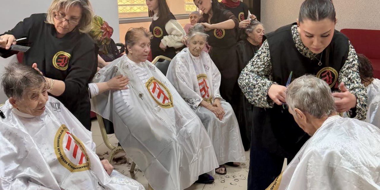 Bir Tebessüm İçin Birlik Oldular