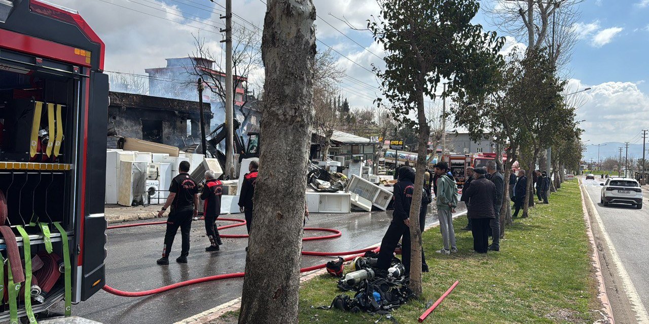 İkinci El Eşya Dükkanında Yangın Paniği