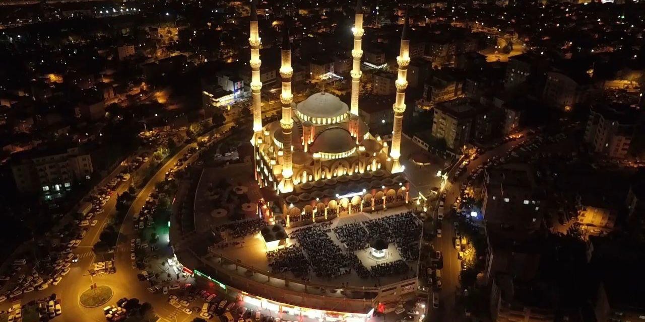 Kahramanmaraş’ta Kadir Gecesi’nde Abdulhamid Han Camii Doldu Taştı