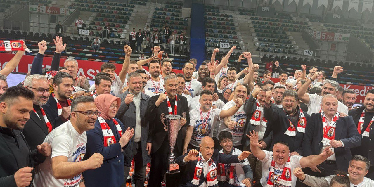 Onikişubat Belediyespor Şampiyonluk Kupasını Kaldırdı