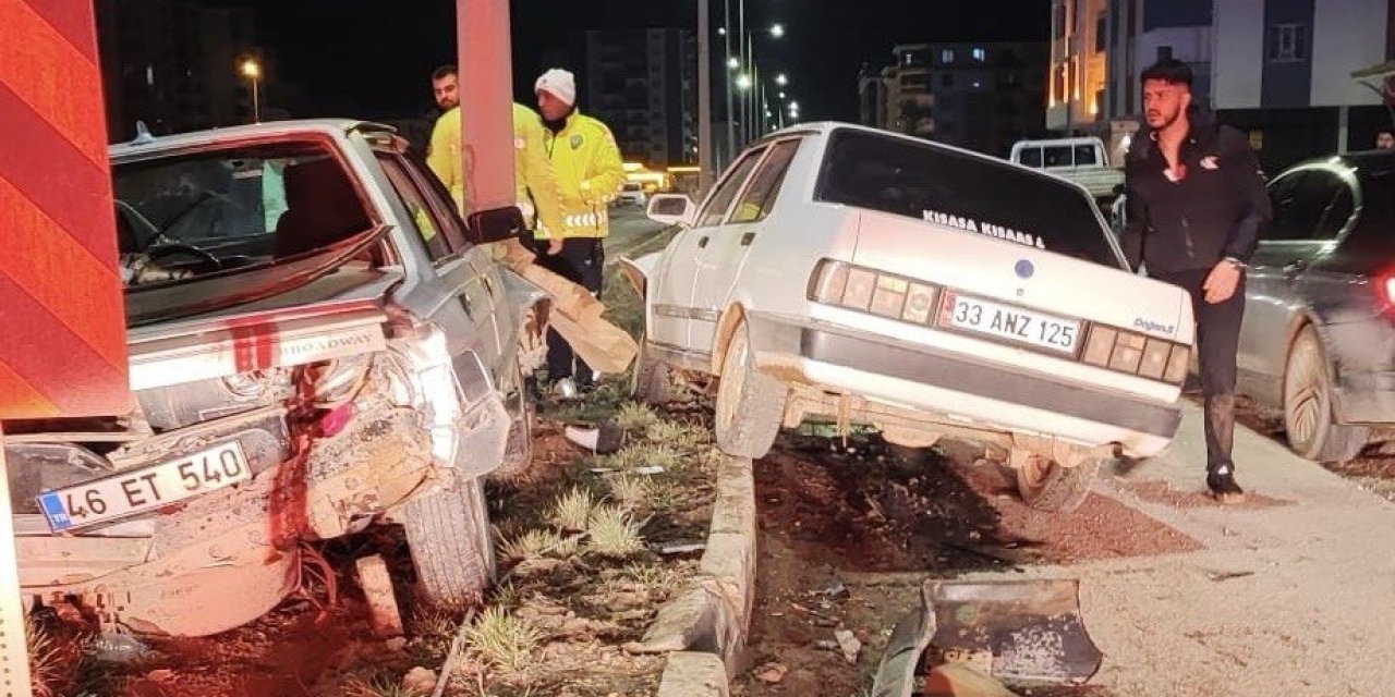 Elbistan’da iki otomobil çarpıştı: 3 Yaralı