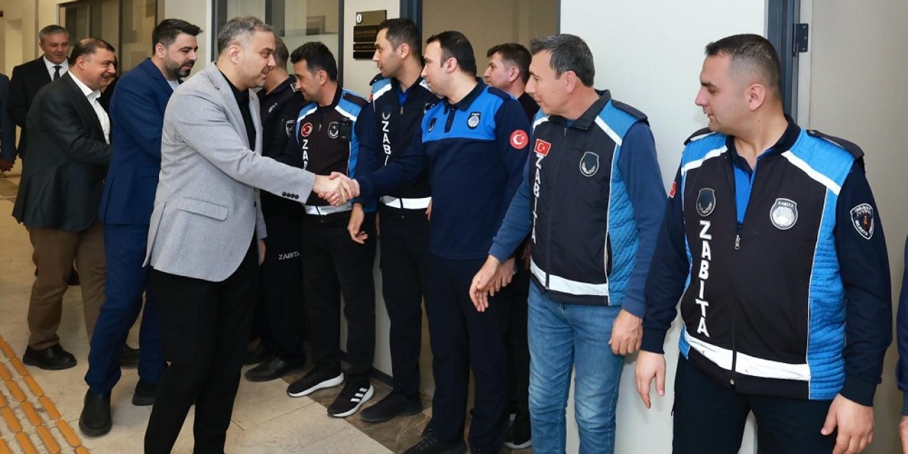 Başkan Toptaş, belediye personeliyle bayramlaştı