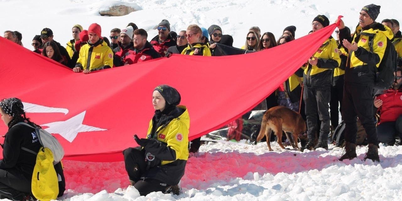Muhsin Yazıcıoğlu Keş Dağı’nda anıldı 