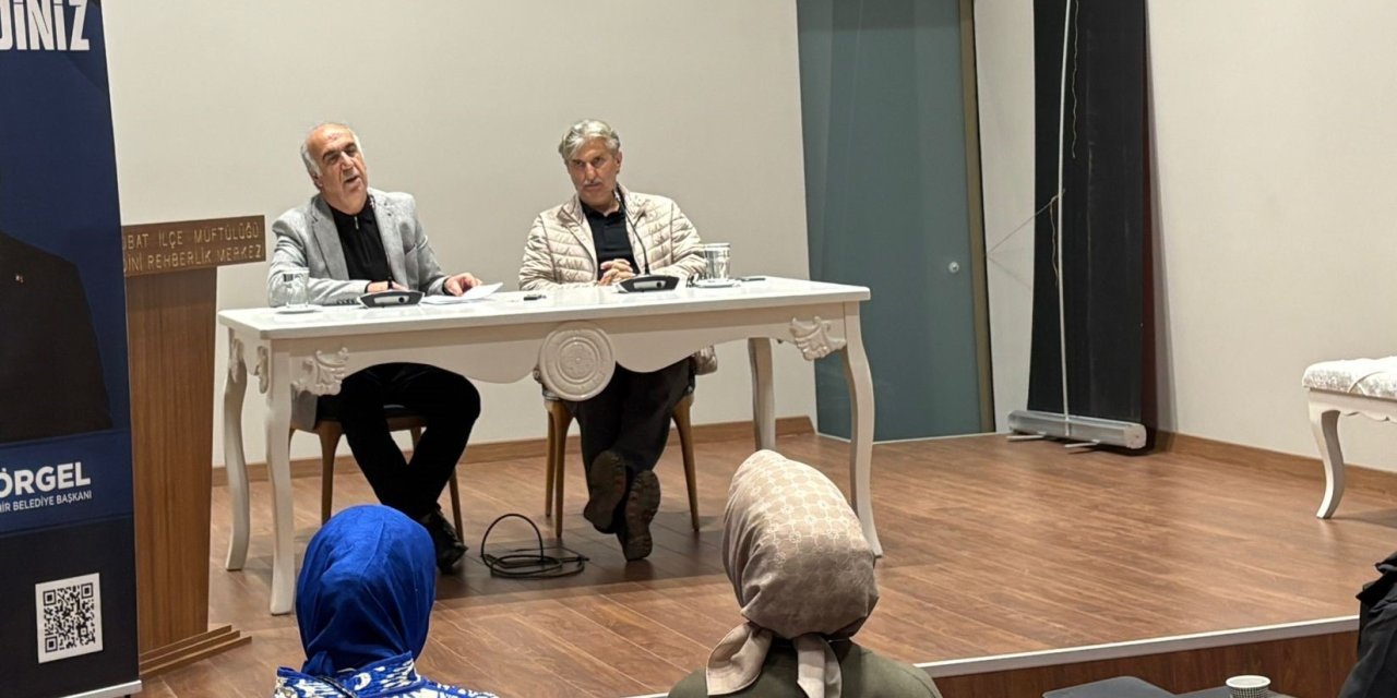 Yazarlık Akademisinde “Eleştirinin Eleştirisi” Konuşuldu