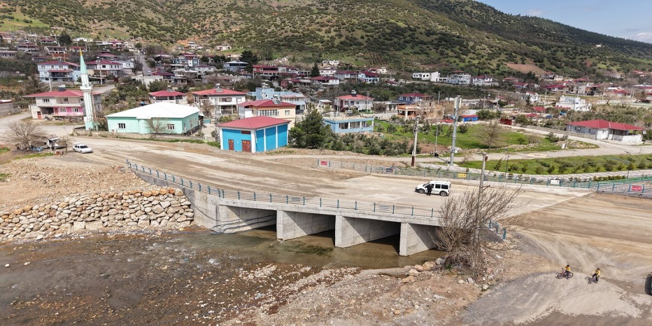 Şekeroba’nın Yeni Köprüsünü Hizmete Sundu