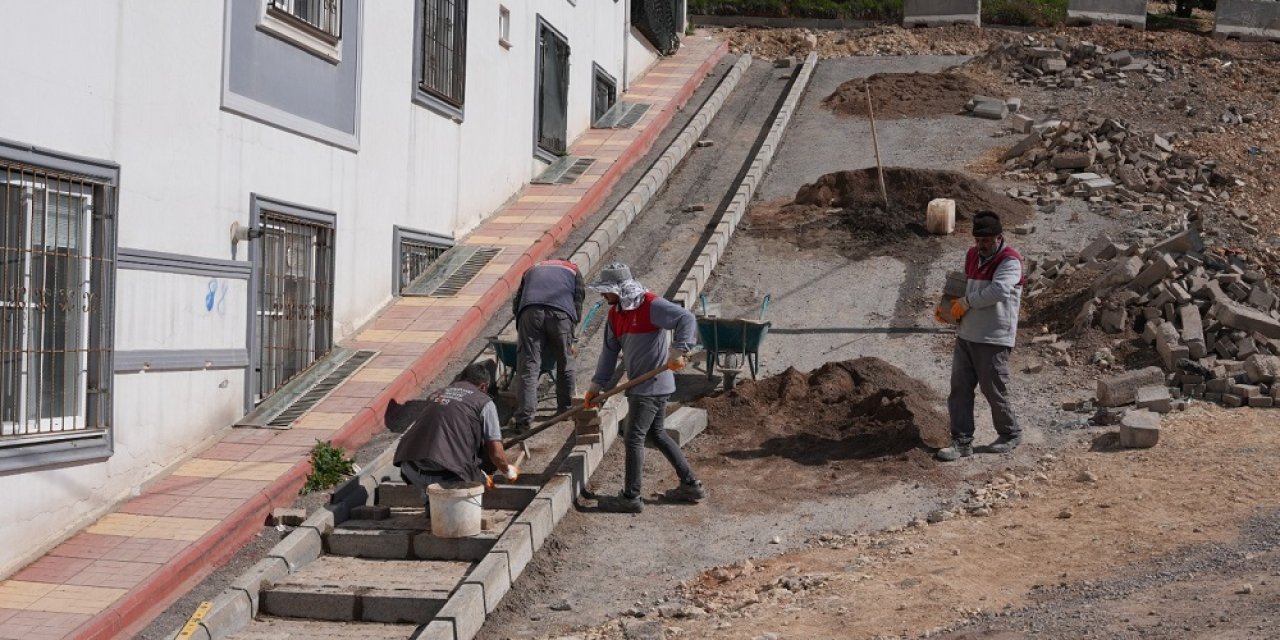 9 mahallede eş zamanlı kaldırım ve yol çalışması…