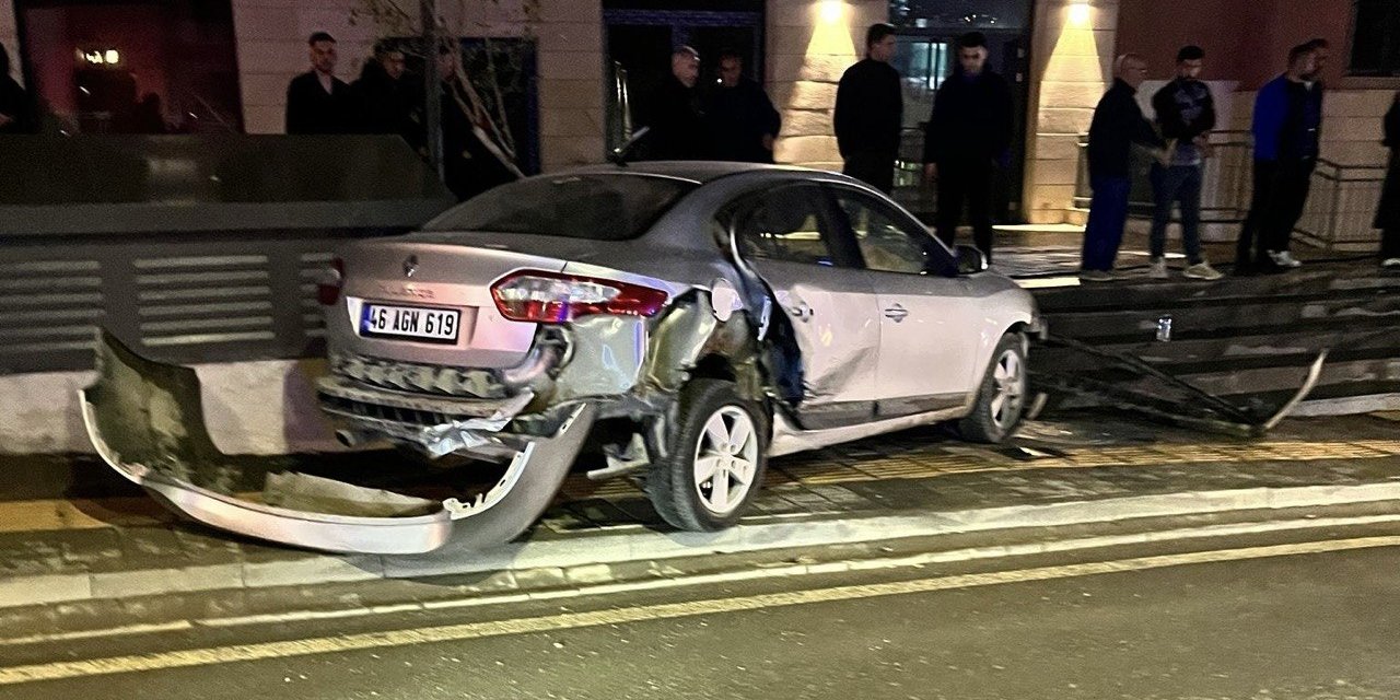 Kahramanmaraş’ta otomobil ile hafif ticari araç çarpıştı: 5 yaralı 