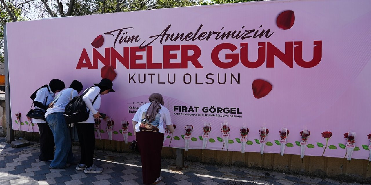 Açık Hava Panoları Sevgiyle Doldu…