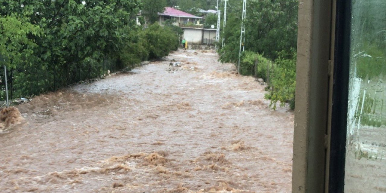 Kahramanmaraş’ta Sağanak Etkili Oldu: Dereler Taştı, Tarım Arazileri Su Altında Kaldı