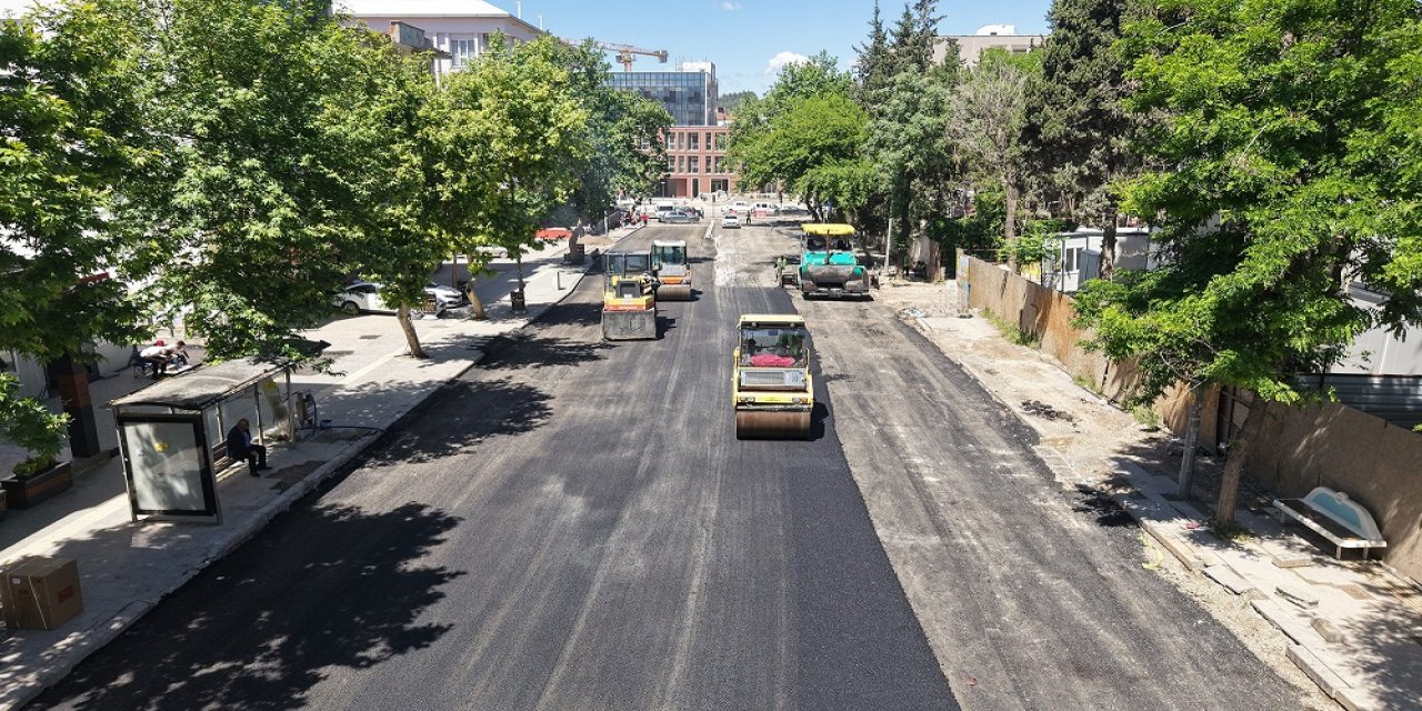 Cahit Zarifoğlu Caddesi’nde Asfalt Serimine Başlandı