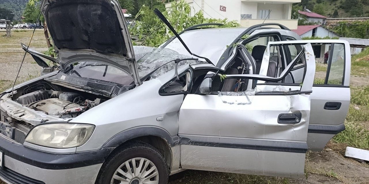 Kahramanmaraş’ta Otomobil Elektrik Direğine Çarptı: 1 Yaralı