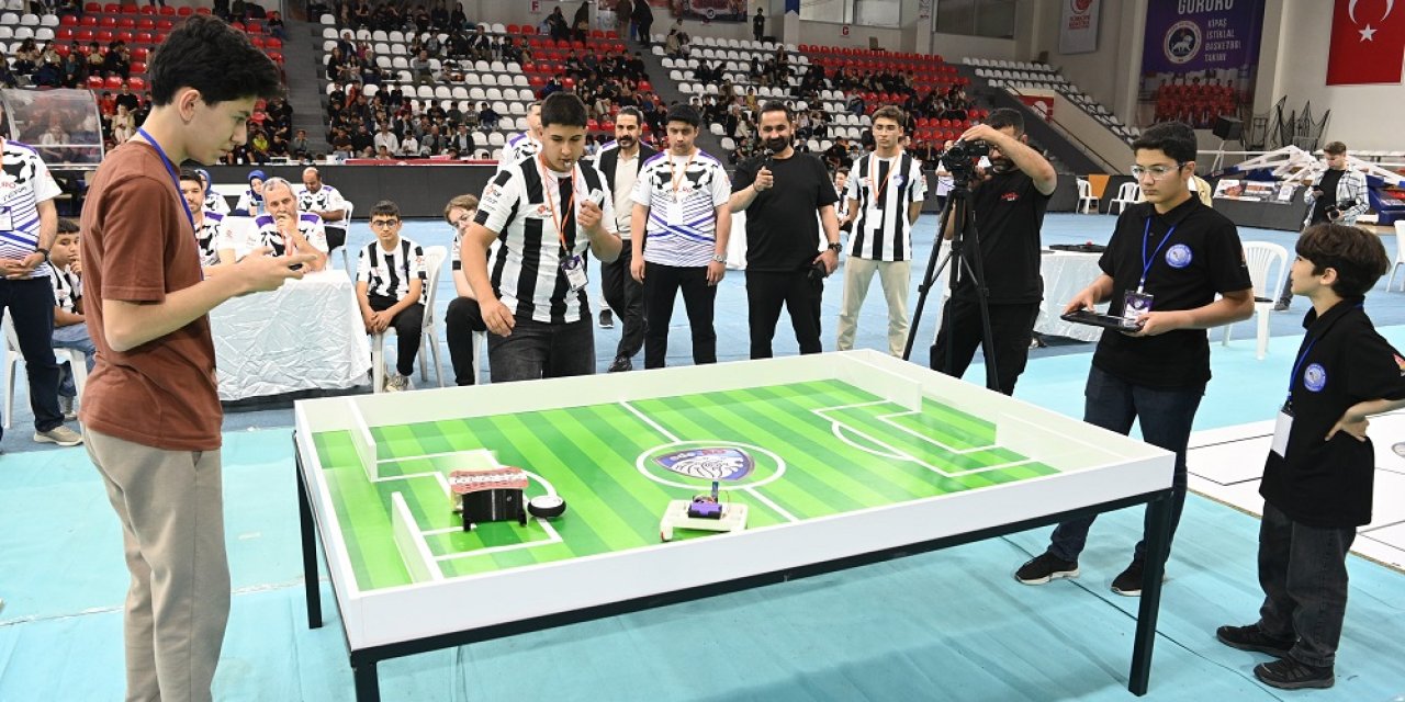 Teknoloji Tutkunu Gençler Robotik Festivalinde Buluştu