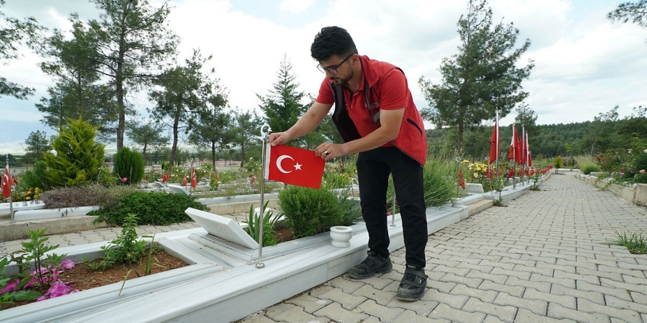 Kapıçam Mezarlığı Bayrama Hazırlanıyor
