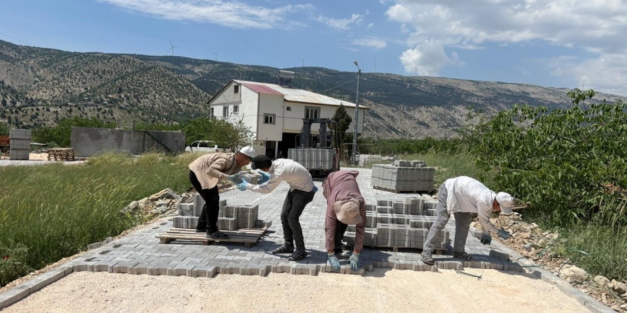 Çağlayancerit Kırsalına 3 Bin Metrekarelik Kilit Parke