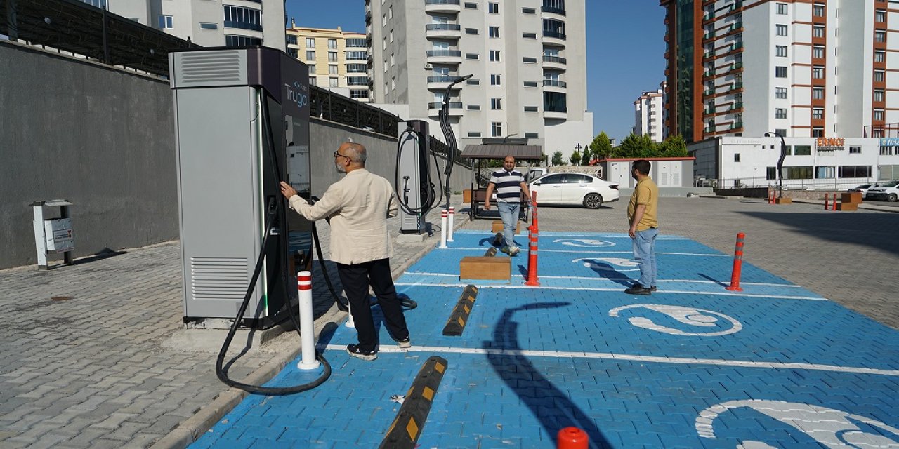 Büyükşehir’in Elektrikli Araç Şarj Altyapısına Trugo’dan Büyük Övgü