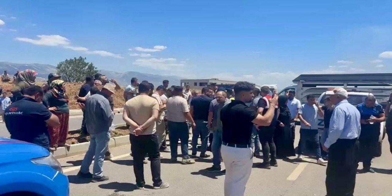 Kahramanmaraş’ta Kaçak Yapı Tepkisi: Batı Köyleri Yolu Ulaşıma Kapatıldı