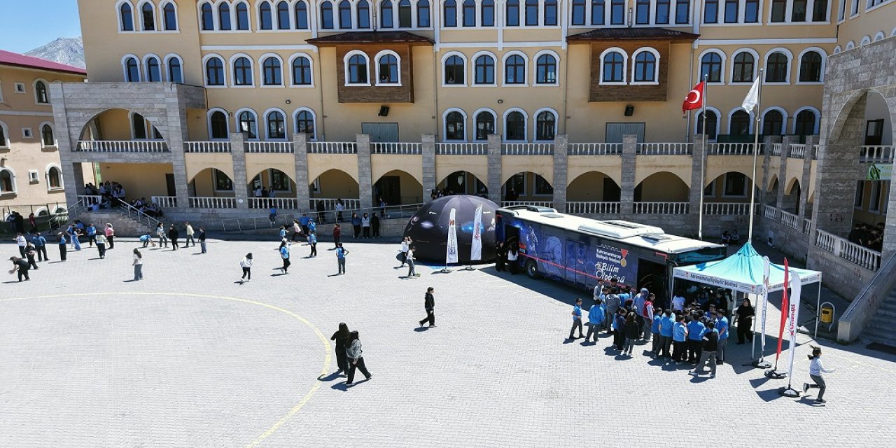Pusula Maraş’ın Bilim Otobüsü Elbistan’da!