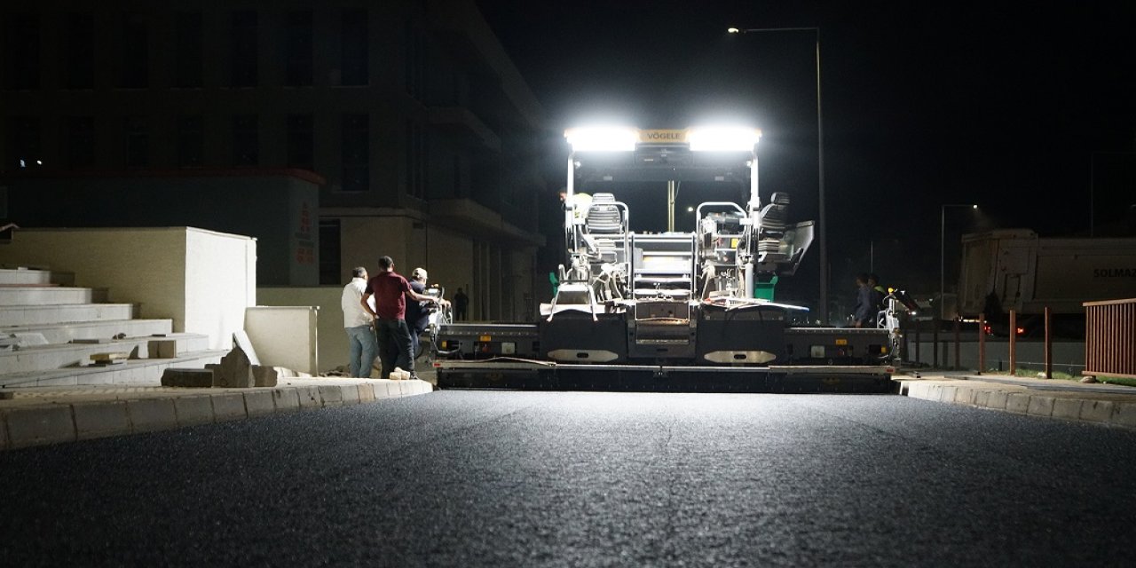 Asfalt Mesaisi Gece Gündüz Sürdürüyor