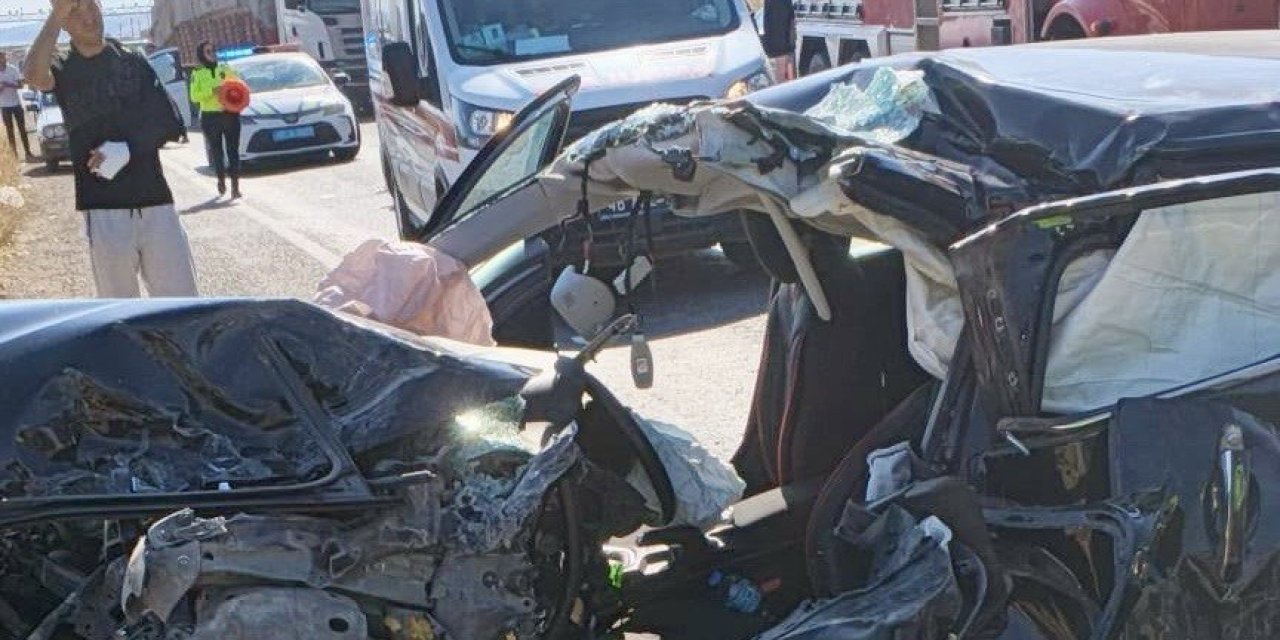 Kahramanmaraş’ta yolcu otobüsü ile otomobil çarpıştı: 2’si ağır 4 yaralı