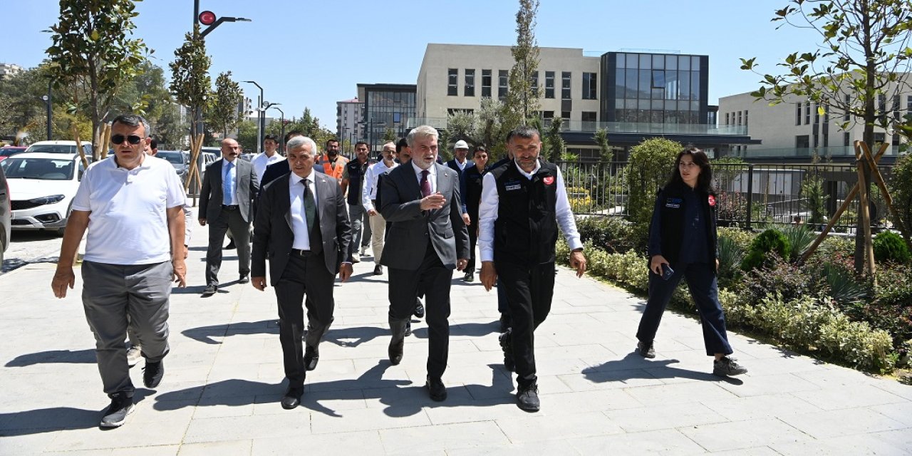 Vali Ünlüer ve Başkan Görgel, Trabzon Caddesi ile Demirciler Çarşısı’nda İncelemelerde Bulundu