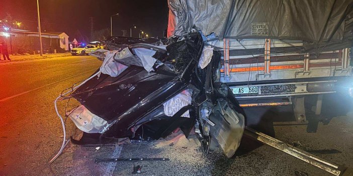 Pazarcık’ta otomobil park halindeki tıra çarptı: 1 ölü, 1 ağır yaralı