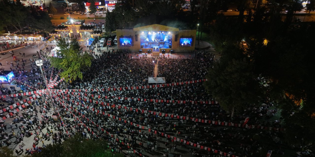 Kahramanmaraş Tuğçe Kandemir’in Şarkılarıyla Coştu