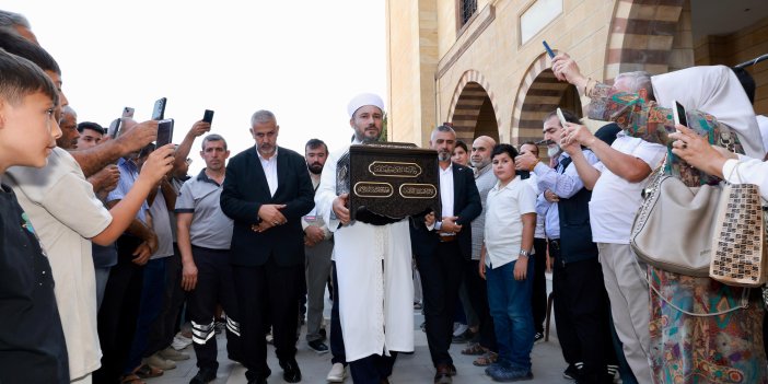 Kâbe Örtüleri ve Mukaddes Emanetler Onikişubat’ta ziyarete açıldı