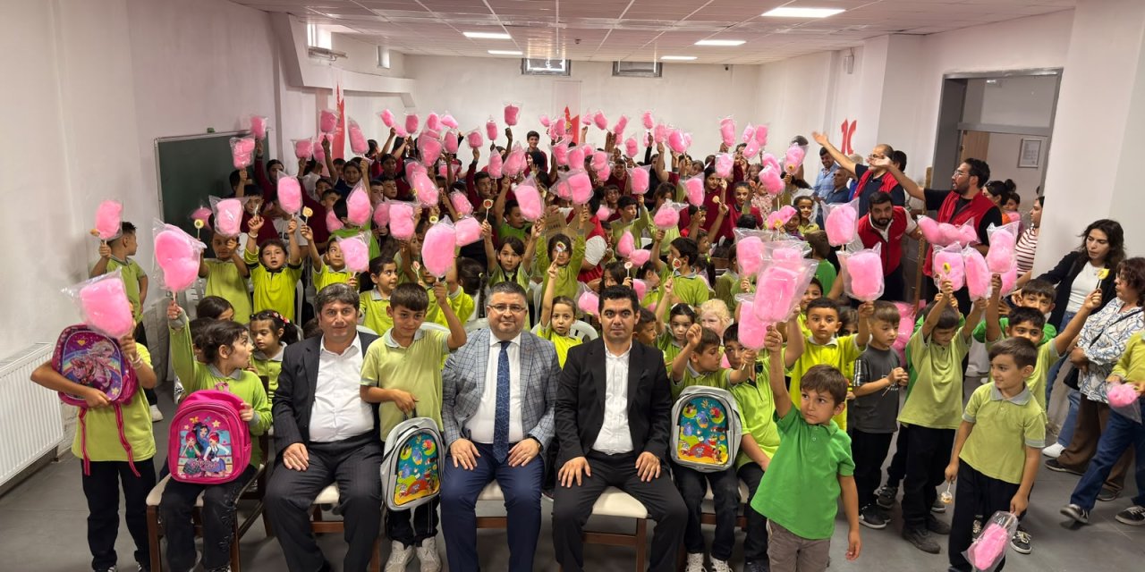 Onikişubat Belediyesi’nden kırsal mahallelerdeki 8 bin öğrenciye kırtasiye seti desteği