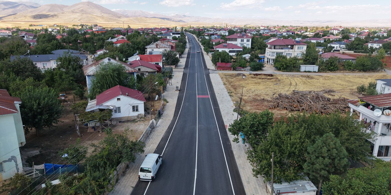 Afşin’de 3 Mahallenin Ulaşımını İyileştiren Yol Yatırımı Tamamladı
