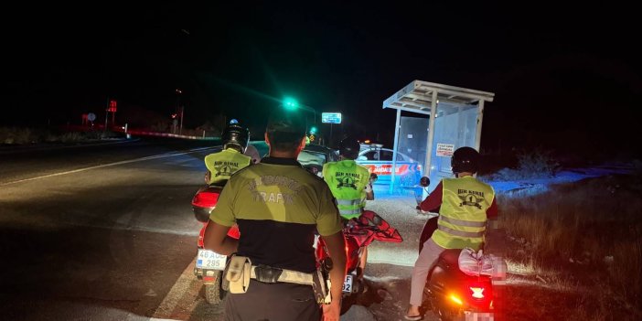 Kahramanmaraş’ta Jandarmadan Motosiklet Sürücülerine Reflektif Yelek Desteği