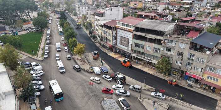 Kahramanmaraş Bayazıtlı Bulvarı’nda Asfalt Mesaisini Sürdürüyor