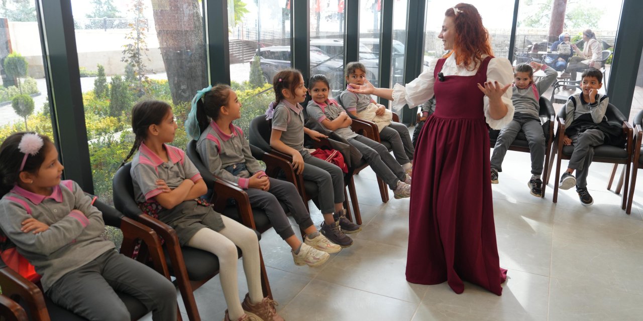 Edebiyat Şehri’nde Çocukların Dünyasını Kitaplarla Renklendiriyor