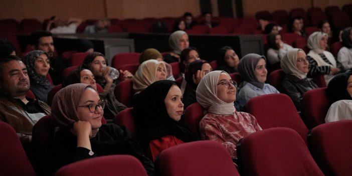 Kahramanmaraş’ta Tiyatroseverler Kahkahaya Doydu
