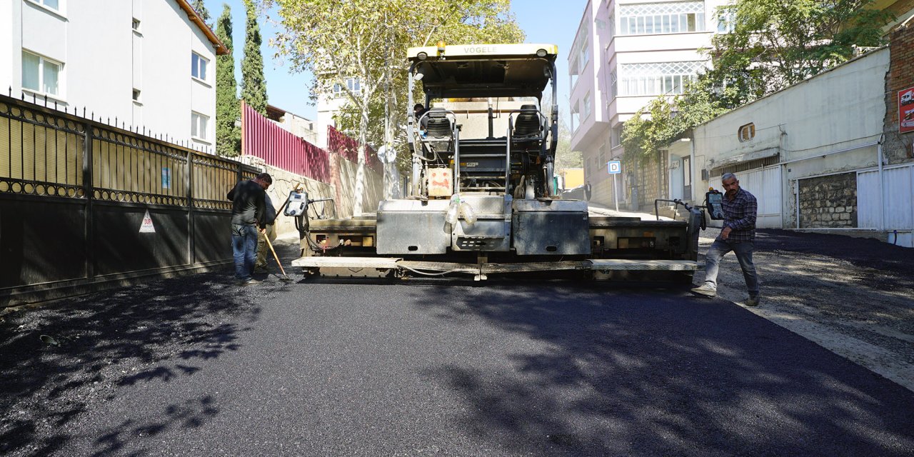 Kahramanmaraş Gazi Mustafa Kuşçu Caddesi’ni Asfaltlıyor