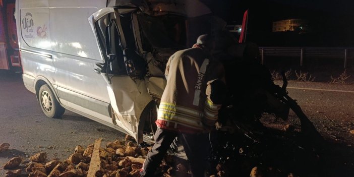 Kahramanmaraş’ta traktör römorkuna çarpan transit sürücüsü ağır yaralandı