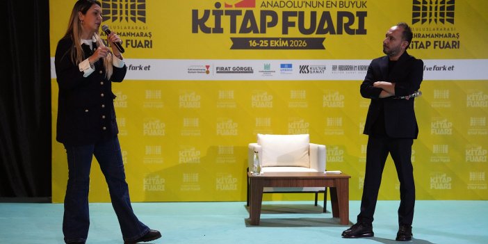 Fulya Öztürk ve Türker Akıncı Kitap Fuarında Sevenleriyle Buluştu