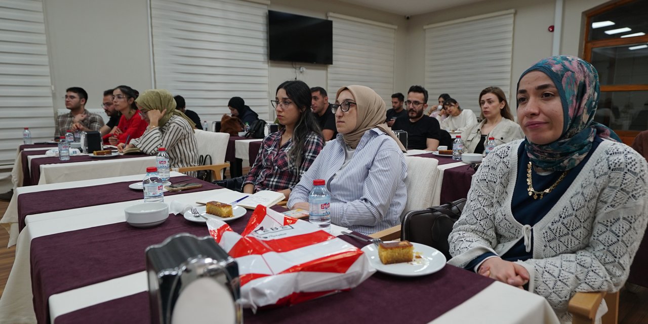 Uluslararası Yazarlar Tecrübelerini Gençlerle Paylaştı