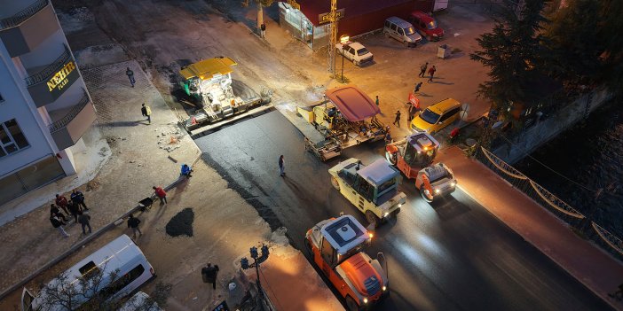 Elbistan’da Bir Caddeyi Daha Asfaltla Buluşturdu