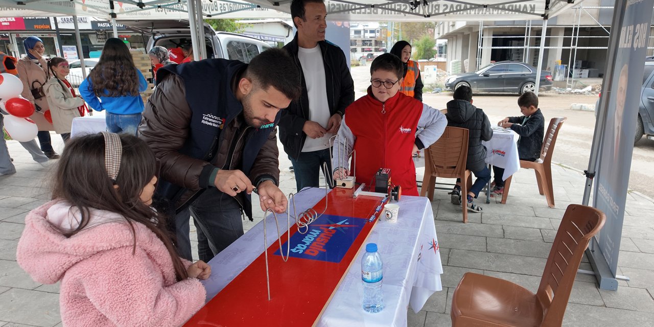 Bilim Otobüsü Gençleri Uygulamalı Etkinliklerle Buluştu